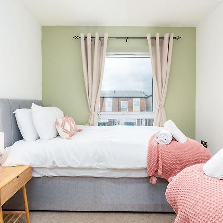6 Guests - 3 Bedrooms - Free Wi-Fi - Manchester Ngoại thất bức ảnh
