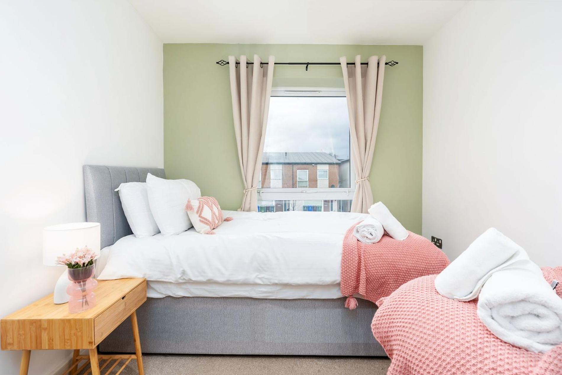 6 Guests - 3 Bedrooms - Free Wi-Fi - Manchester Ngoại thất bức ảnh
