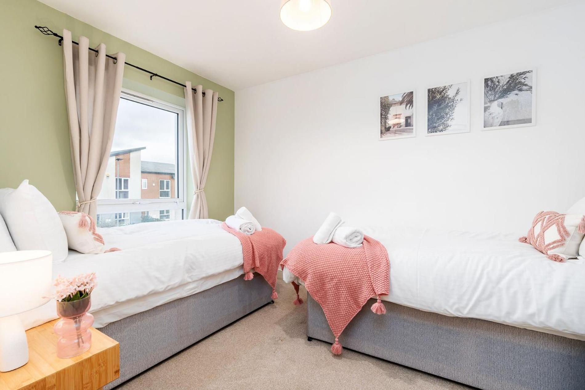 6 Guests - 3 Bedrooms - Free Wi-Fi - Manchester Ngoại thất bức ảnh